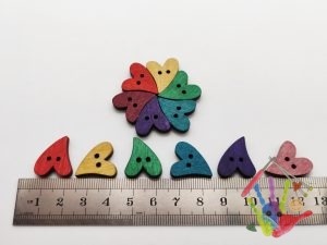 Дерев'яні гудзики кольорові сердечка для виробів ручної роботи